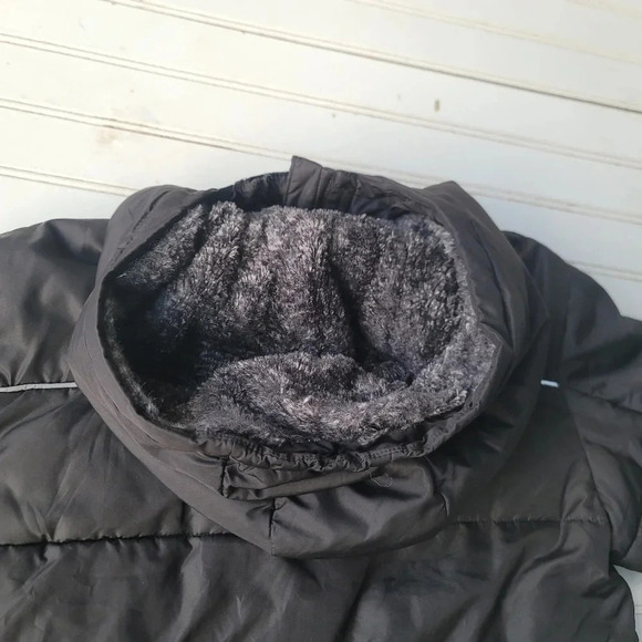 SWISS TECH Kids Puffer Jacket Boys Zip Up Hoodie Black Pocket Reflective L 10-12 - Picture 10 of 10